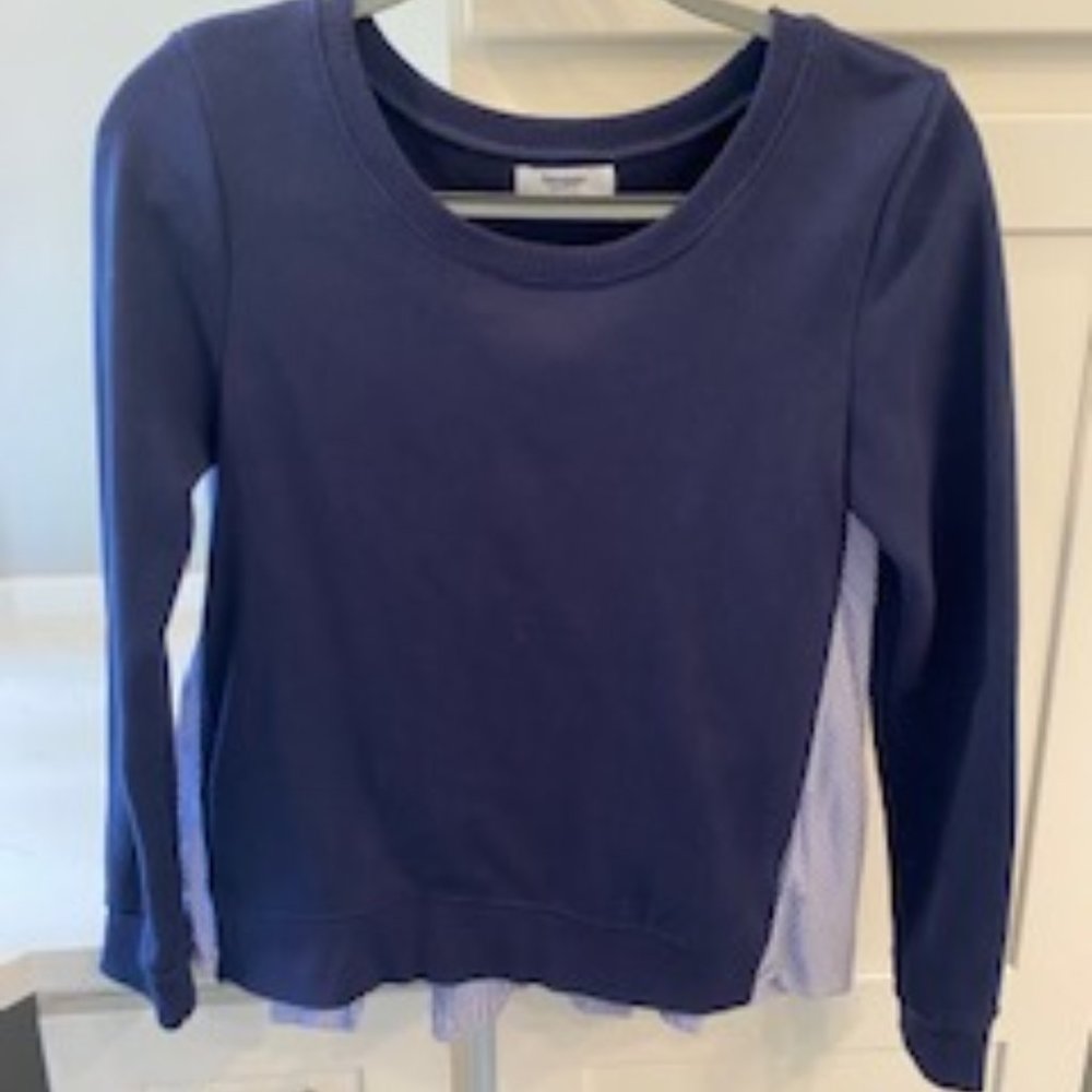 Kensie size xs sweater front with pleaded stripped design on the back